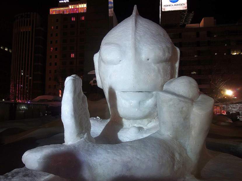 yuki matsuri parque odori escultura ultraman