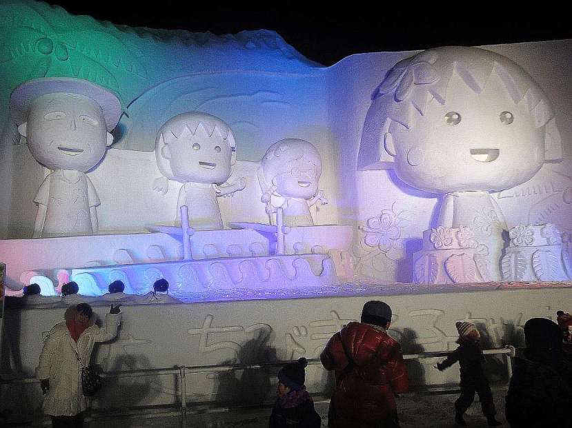 yuki matsuri parque odori estatuas Maruko chan