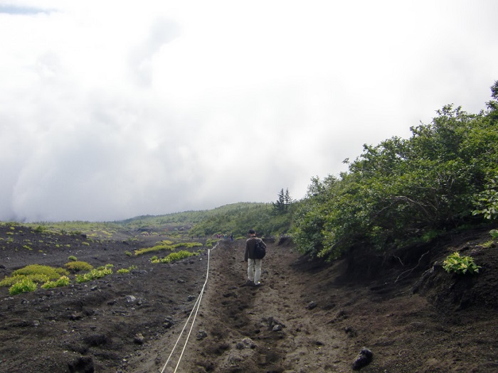 Subir al Monte Fuji. Bajada por Subashiri Trail (須走). Ruta sunaharai (砂払い).