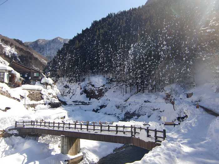 jigokudani_moneky_park_y_visita_a_nagano_007_camino_final_a_snow_monkey_park_03