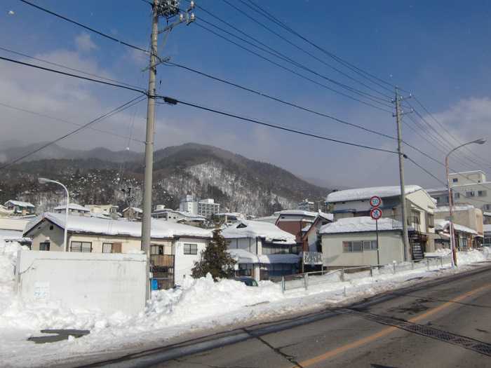 snow-monkeys-monos-nagano-yudanaka-shibu-onsen-006-camino-desde-yudanaka-eki-a-shibu-onsen-007