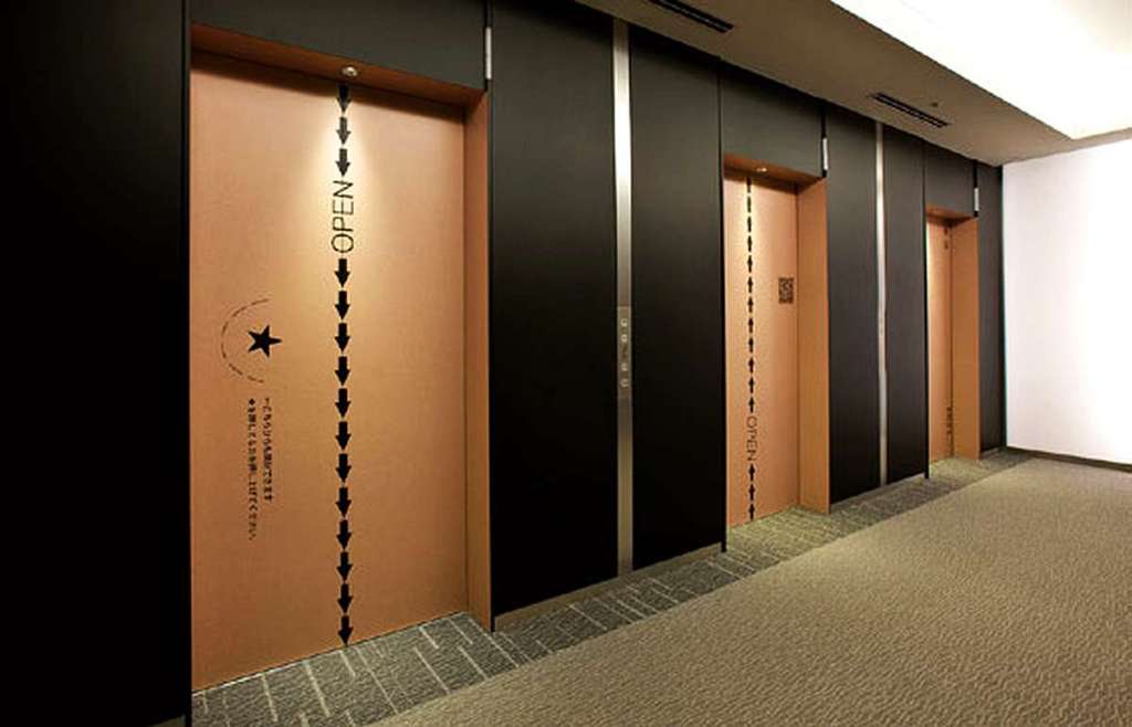 Amazon arco tower Meguro Recepcion ascensores cajas paquetería