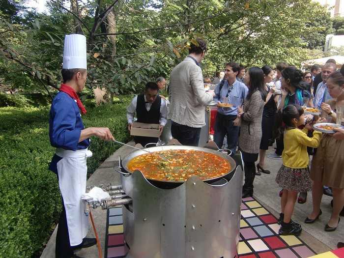 Celebracion Dia Hispanidad Embajada España Tokyo Paella