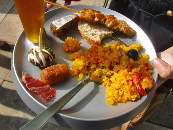 Celebracion Dia Hispanidad Embajada España Tokyo Comida