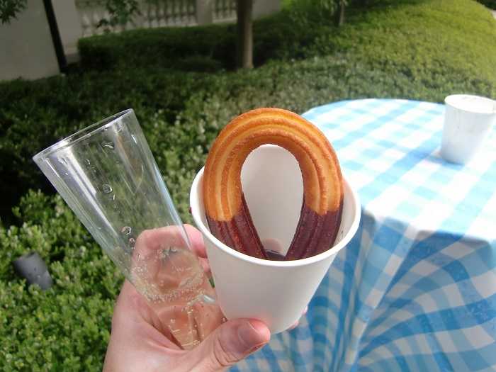 Celebracion Dia Hispanidad Embajada España Tokyo Churros