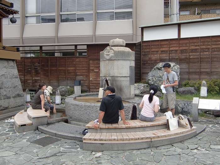 Rejoj y onsen de pies Dogo Onsen