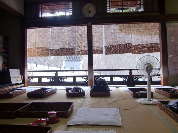 Shikoku. Ehime e Imahabara 016 - Dogo Onsen. Zona relax