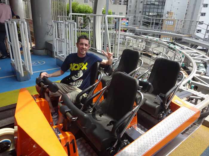 Yo montando en Thunder Dolphin Japon