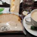 Hokuo cafe con leche y sandwich