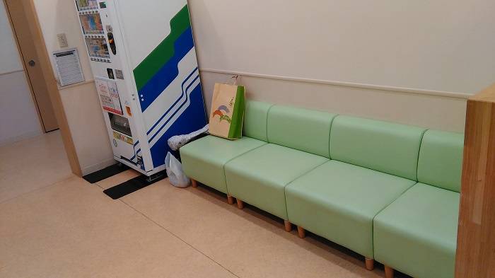 sala lactancia nursing room japon sasebo babies r us