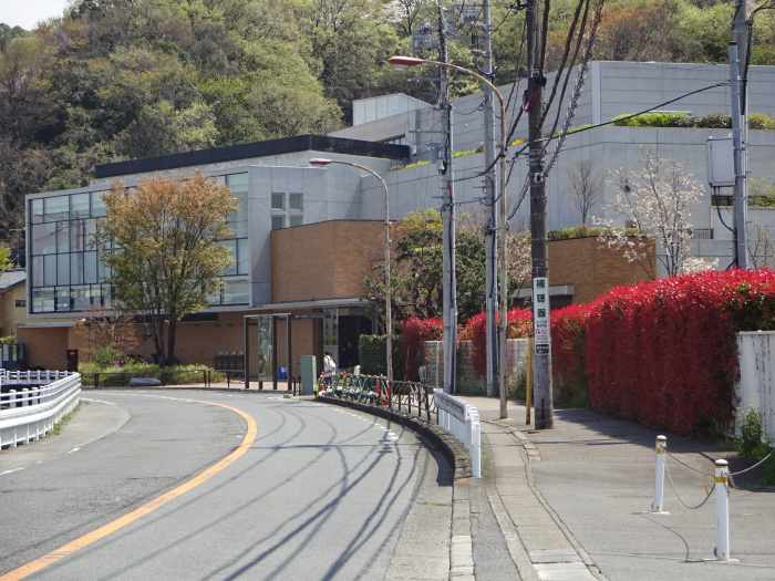 exterior museo doraemon.JPG
