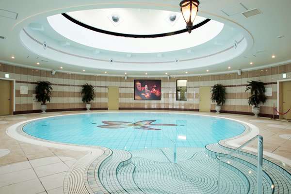 enoshima island spa piscina interior climatizada