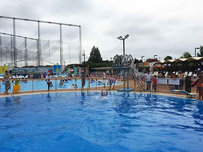 Yomiuriland WAI piscina trampolin